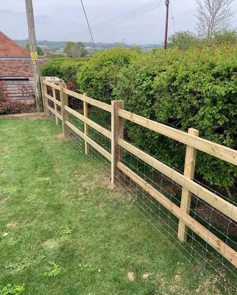 This is a photo of post and rail fencing in a garden. Installed by Fast Fix Fencing Tunbridge Wells